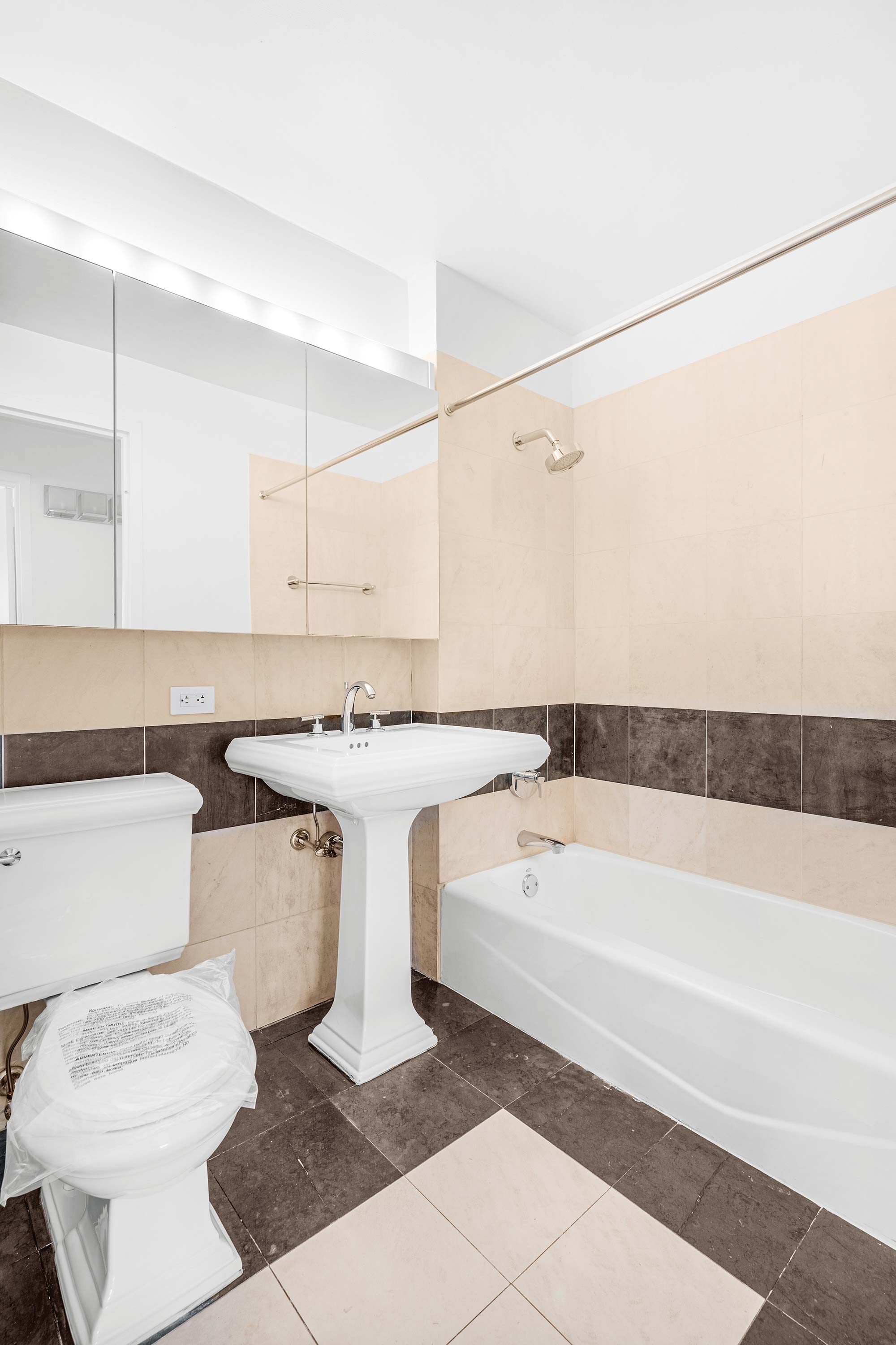 2 Bedroom, 2 Bath, Penthouse Apartment #PH1H at One Union Square South - Bath Penthouse Chalet Apartment Reviews Address Email