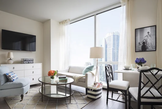 Floor-to-ceiling windows with breathtaking panoramas of the skyline, Lake Michigan, Chicago landmarks, and more