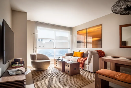 Enjoy sweeping views of the High Line, the Empire State Building, Tribeca, and the Hudson River through floor-to-ceiling windows.