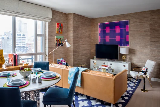 Enjoy sweeping views of the High Line, the Empire State Building, Tribeca, and the Hudson River through floor-to-ceiling windows.