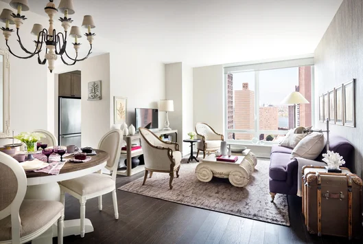 Expansive double-paned windows for maximum light, views, sound attenuation and energy efficiency.