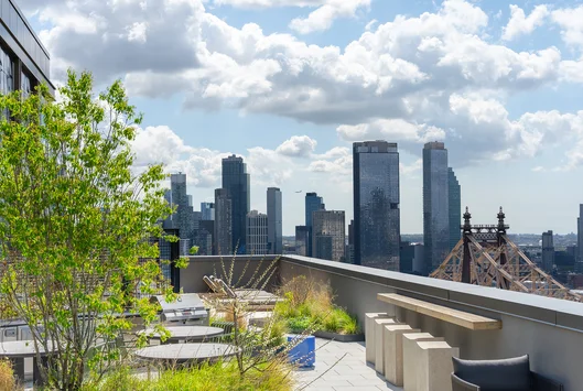 Riverwalk Heights Rooftop with grills