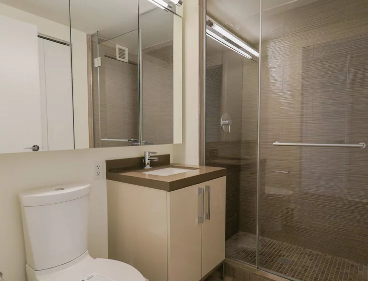 https://www.relatedrentals.com/sites/default/files/styles/image_gallery_medium/public/2024-09/MiMA_A_5Bathroom1_0.jpg.webp?itok=Ab-A7tTy