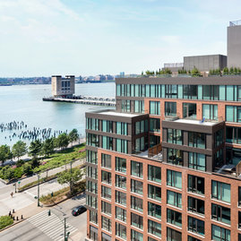 In-demand Tribeca location, nestled along the waterfront near happening restaurants, hip shopping, destination fitness studios, and culture.