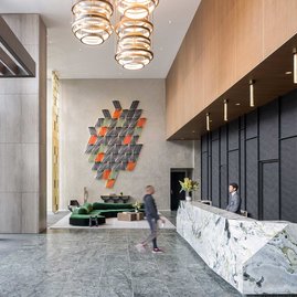The light-filled double-height lobby with 24/7 concierge and thoughtfully curated art and design establishes a welcoming atmosphere the moment you arrive. 