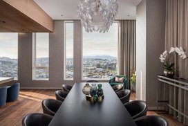 The 40th floor Penthouse Club is a private retreat exclusively for residents. Exquisitely furnished and finished, it has a terrace with panoramic views of the city that extend from the Golden Gate Bridge to the Bay Bridge.