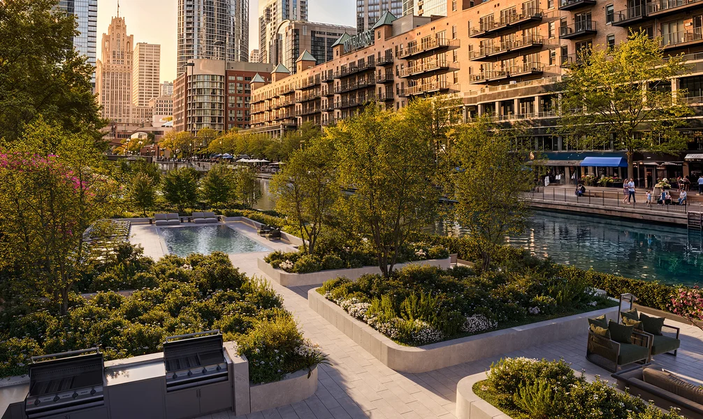 400 Lake Shore Drive Amenities
