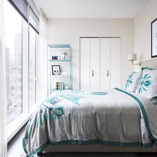 Floor-to-ceiling windows with breathtaking panoramas of the skyline, Lake Michigan, Chicago landmarks, and more