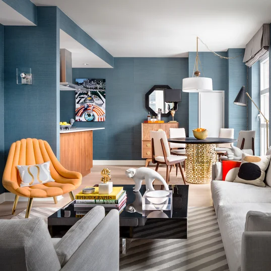 Enjoy sweeping views of the High Line, the Empire State Building, Tribeca, and the Hudson River through floor-to-ceiling windows.