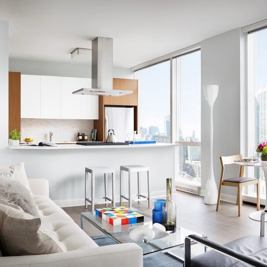 Floor-to-ceiling windows with breathtaking panoramas of the skyline, Lake Michigan, Chicago landmarks, and more