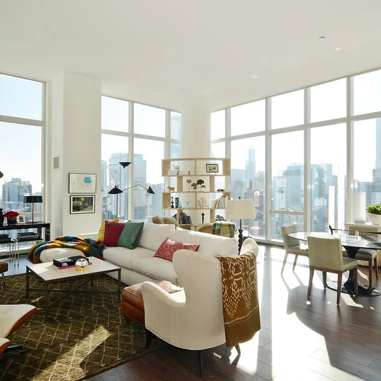 Floor-to-ceiling windows with breathtaking panoramas of the skyline, Lake Michigan, Chicago landmarks, and more