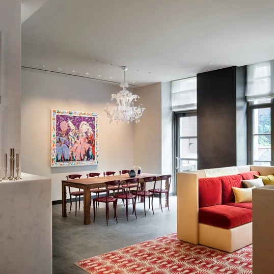 Varied seating arrangements allow for private moments, intimate meetings or social opportunities.