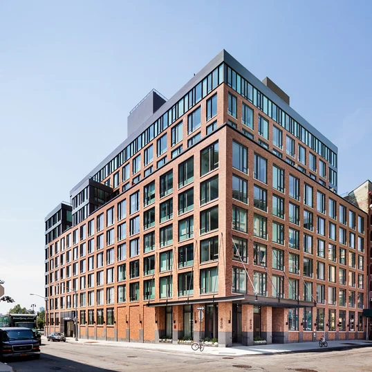 In-demand Tribeca location, nestled along the waterfront near happening restaurants, hip shopping, destination fitness studios, and culture.