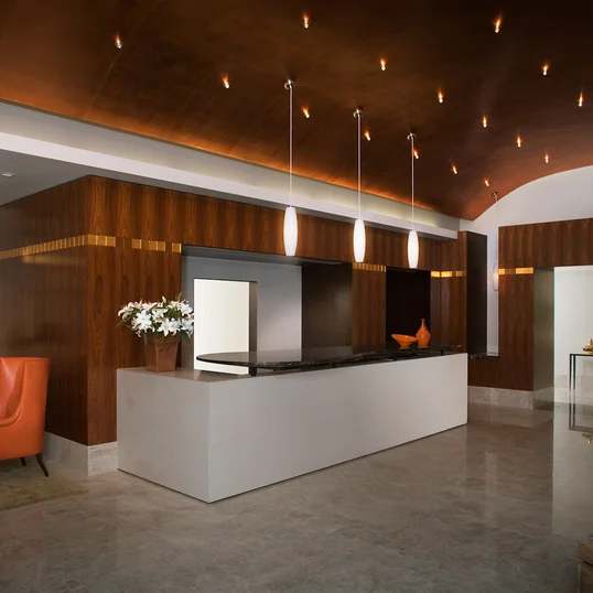 Residents enjoy a 24-hour attended lobby with bespoke service level provided by a team of elite professionals. 