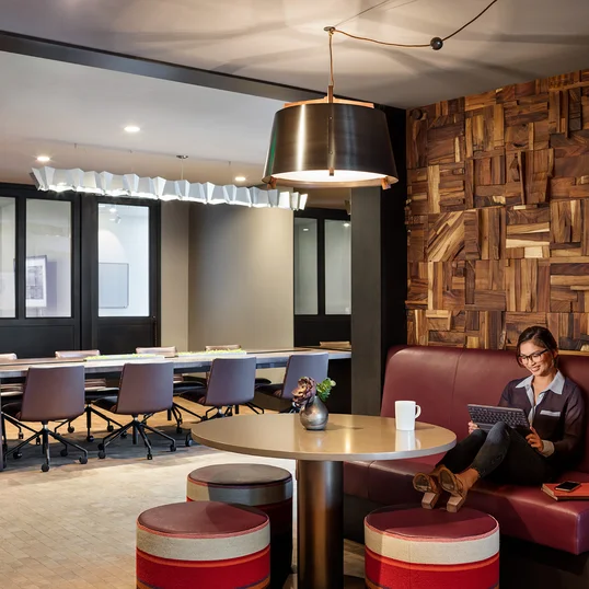 Business and technology lounge