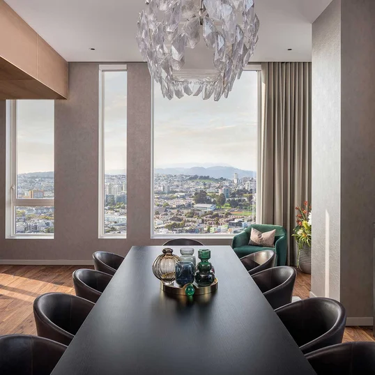 The 40th floor Penthouse Club is a private retreat exclusively for residents. Exquisitely furnished and finished, it has a terrace with panoramic views of the city that extend from the Golden Gate Bridge to the Bay Bridge.