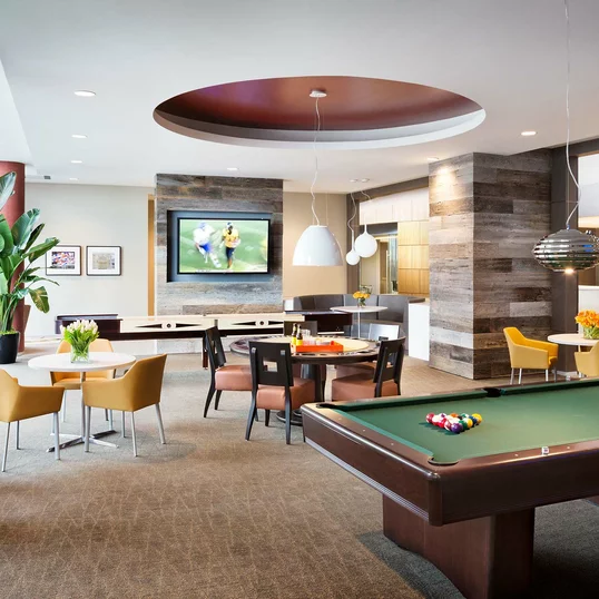 500 Lake Shore Drive Amenities