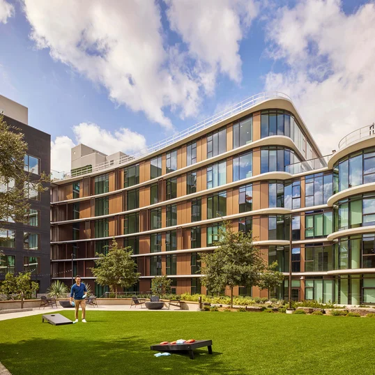 700 Broadway Amenities